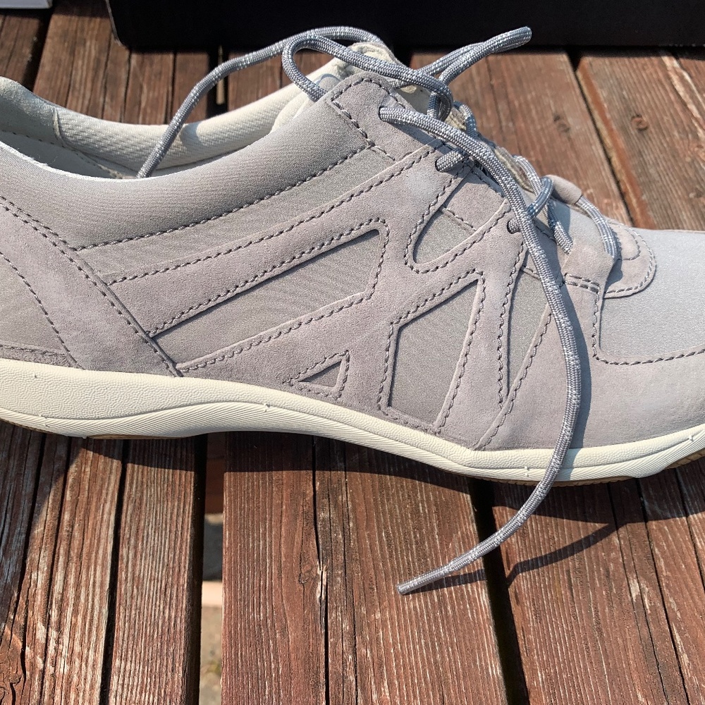 Dansko hatty sneakers —never been worn